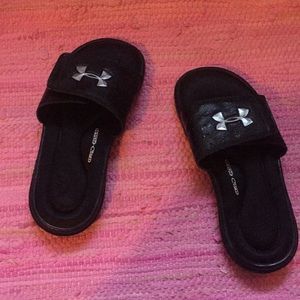 Under Armor Ignite IV black foam slides